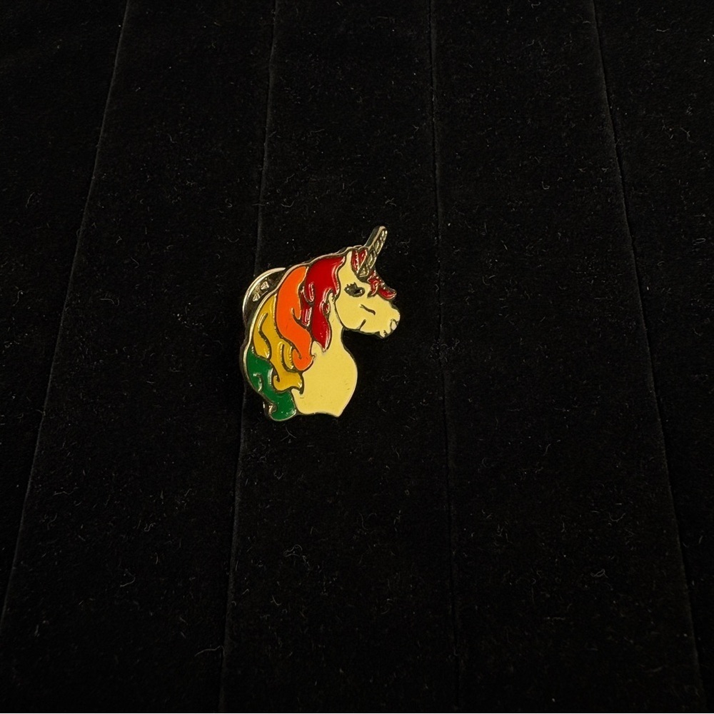 Vintage 80s 90s Gold Tone Rainbow Unicorn Head Enamel Lapel Pin